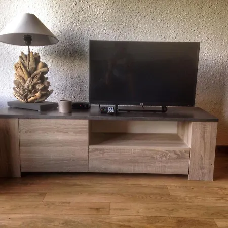 Acacia Apartment